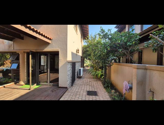 5 BEDROOM HOUSE FOR SALE IN IZINGA RIDGE